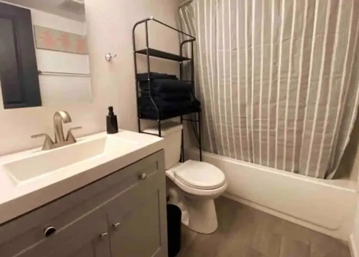 Lovely By Westgate 2br 1ba Oasis - King & Ac Apartment Glendale